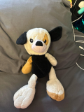 I was wondering if anyone can help me figure out the brand of this stuffed animal or what year he was made? My aunt gave it to me around 2007, it was hers and she thinks she saw it at a grocery store. I would love to know the brand😭