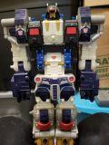 Could anyone help me possibly identify this autobot?