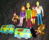 Went thrifting and bought a bag of random toys for $6.99. Didn’t know I’d be getting vintage Scooby Doo toys! So happy!